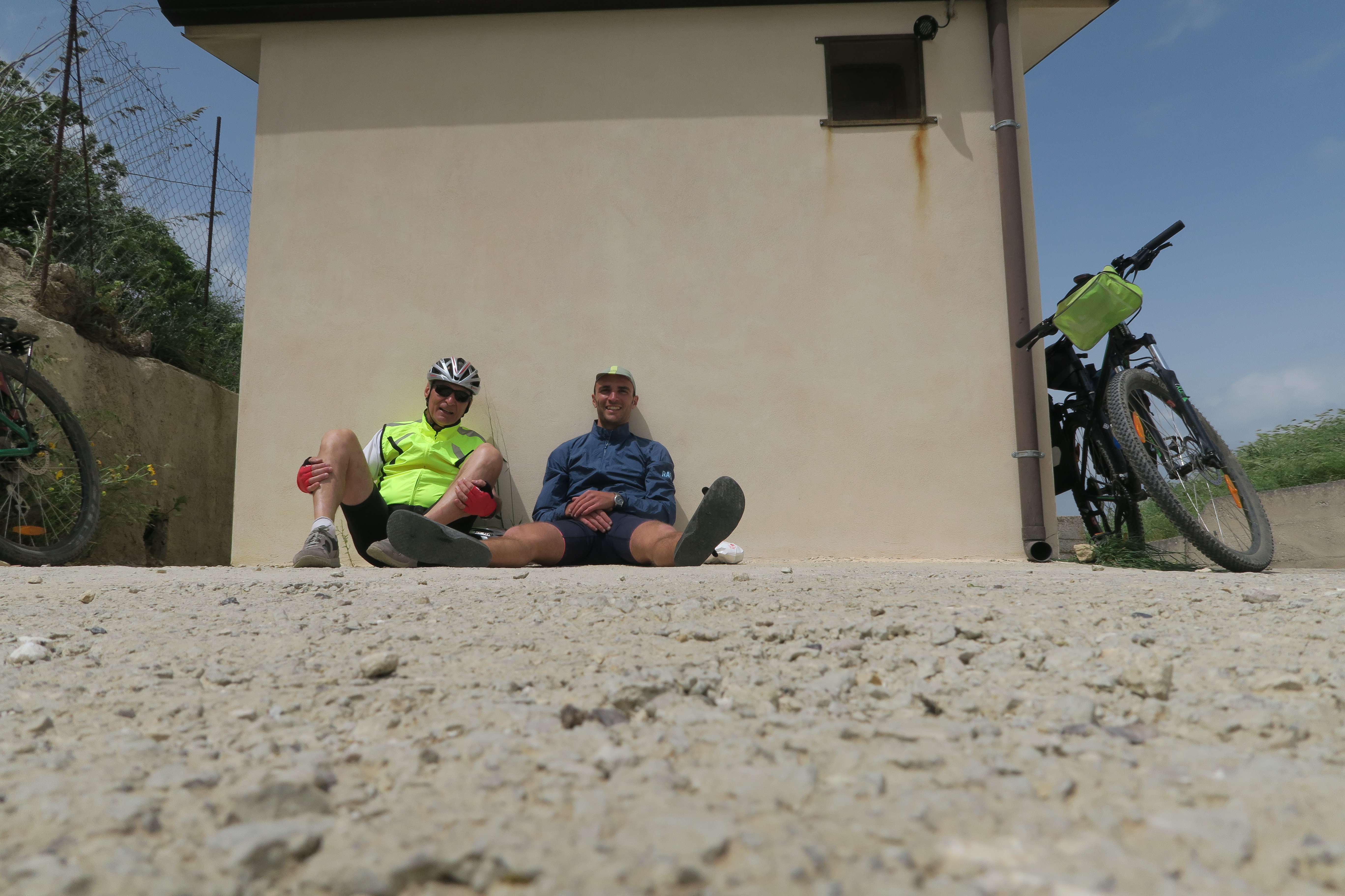 Ehi papà, vuoi venire con me a fare un giro in bici in Sicilia?